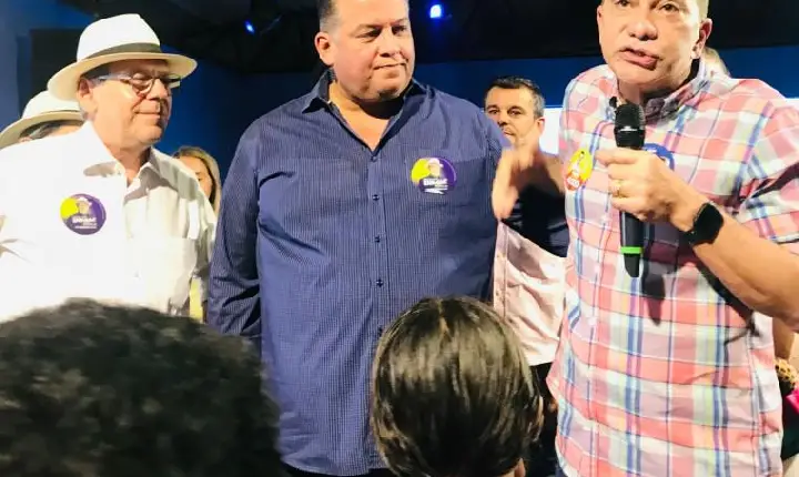 Amastha surpreende e declara apoio a Dimas: 'espírito inovador, visionário e empreendedor'