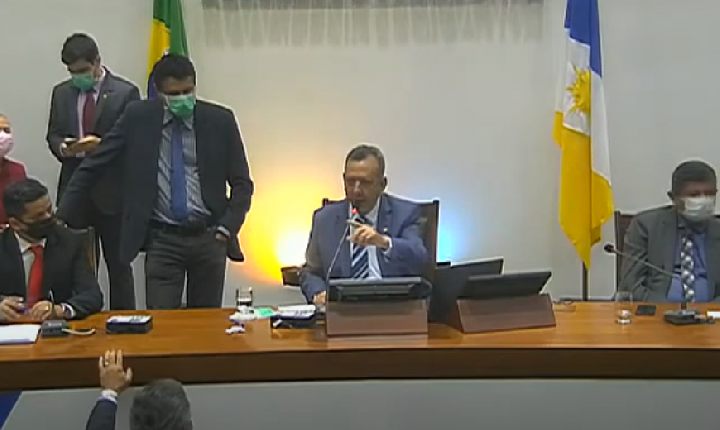 Assembleia aprova aumento de salários de deputados, governador, vice e secretários