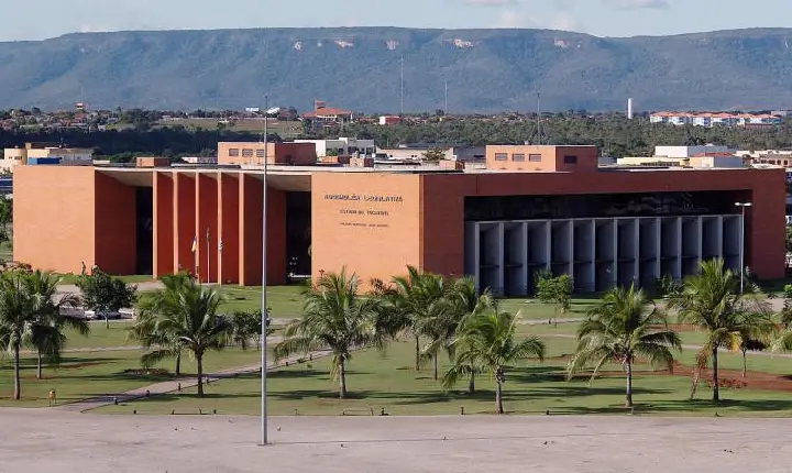 Assembleia pretende realizar concurso até final do ano; são 1.733 servidores contratados
