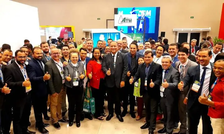 ATM monta stand na marcha dos prefeitos e recebe visita de autoridades de todo o Brasil