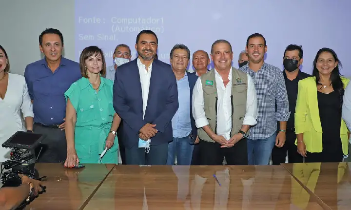 ATM pede a Onyx ajuda para municípios pagarem reajuste dos professores; ministro joga para Congresso dever de “mediar a situação”