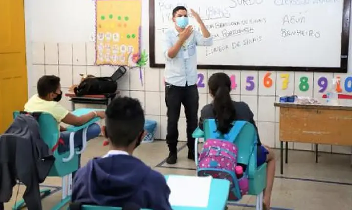 Aula de Libras na rede municipal de Araguaína é uma realidade