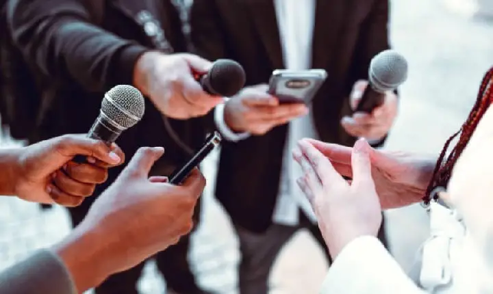 Barbosa sancionou a Lei que estabelece a jornada de trabalho do jornalista