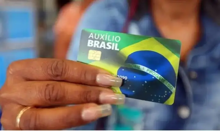 Beneficiários do Auxílio Brasil já podem contratar empréstimo na Caixa; confira as regras
