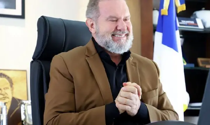 Carlesse nega boatos sobre renúncia e se diz 'confiante' à espera de decisão da Justiça