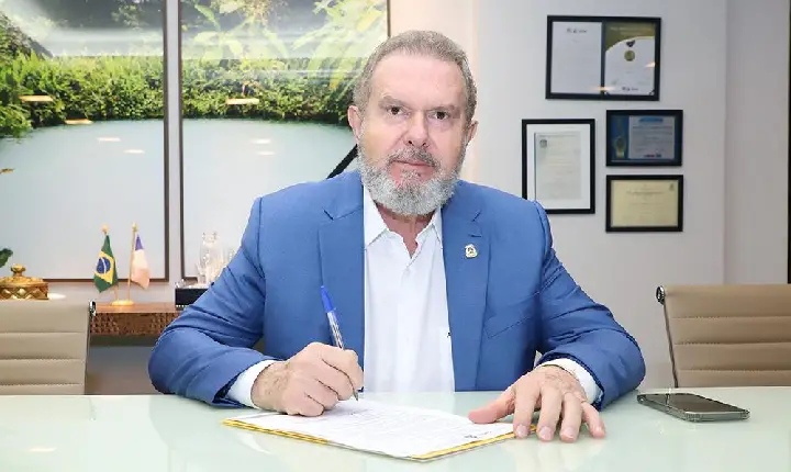 Carlesse pede à comissão da Assembleia esclarecimentos sobre rito e suspensão do processo de impeachment