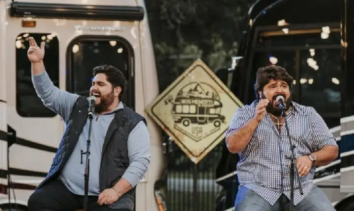 César Menotti e Fabiano comandam show da virada com grande queima de fogos