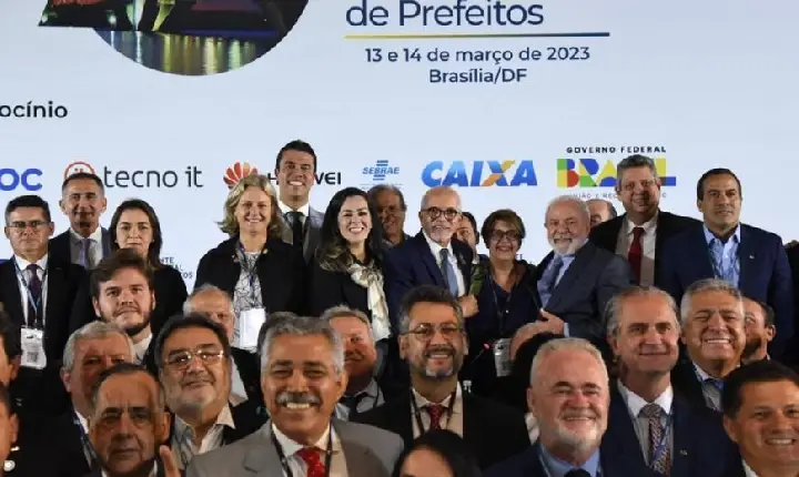 Com presença de Lula, Cinthia é empossada como 3ª vice-presidente nacional da FNP