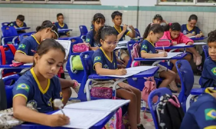 Com presença do MEC, Estado lança compromisso para alfabetização de crianças