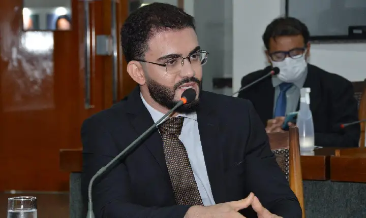 Com risco de judicialização, Léo Barbosa é eleito para o 2º biênio; definições sem disputa mostram