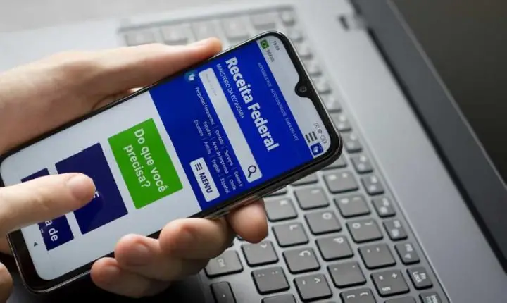 Com tabela defasada desde 2016, quem ganha um salário e meio pagará Imposto de Renda