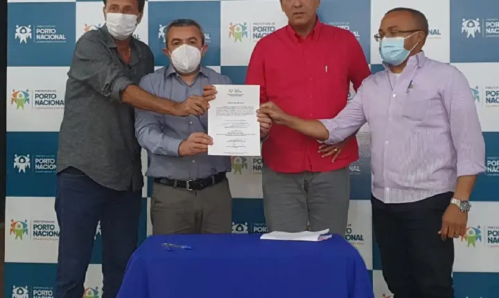 Deputado Gaguim esteve em Porto Nacional assinando Ordem de Serviço