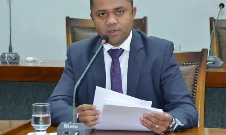 Deputado pede exoneração do governo e gera reação em cadeia na Assembleia e Câmara de Palmas