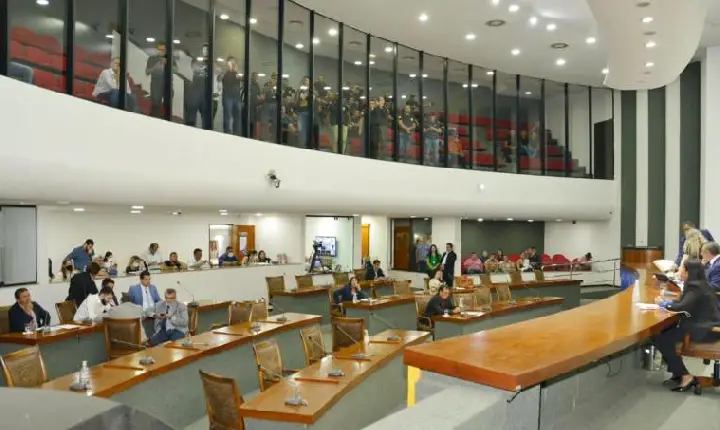 Deputado propõe PEC casuística para eleger 2 presidentes da Assembleia em uma única eleição