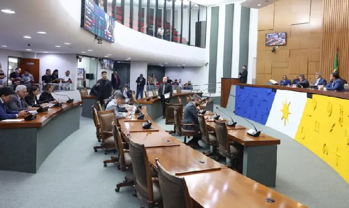 Deputados aprovam reajuste de 4,83% para servidores do Judiciário