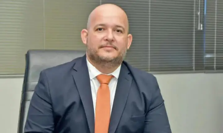 Deputados da 'tropa de choque' do governo blindam secretário da Saúde e rejeitam convocação