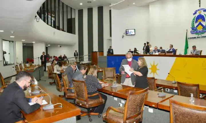 Deputados querem repasse mensal ao Fundão das Emendas; são R$ 105 milhões por ano