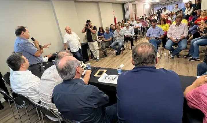 Desacertos nos grupos de oposição mostram unidade difícil no primeiro turno