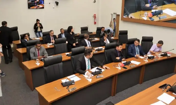 Em votação secreta, vereadores mantêm veto a projeto que proibia linguagem neutra em Palmas