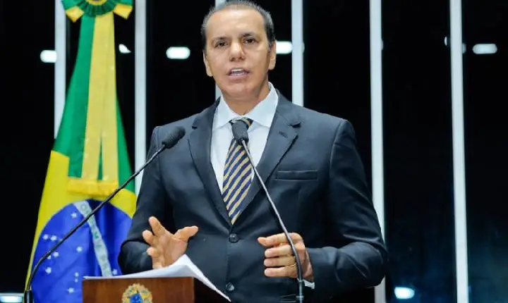 Empresário Ataídes Oliveira desiste do governo e entra na corrida ao Senado Federal