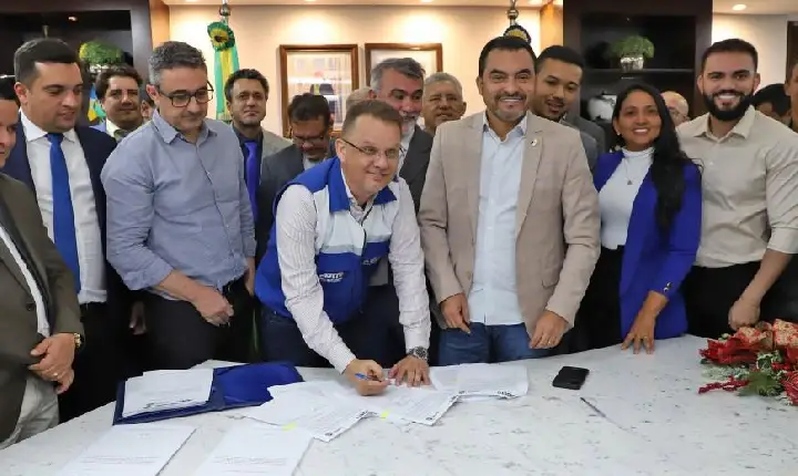 Estado firma parceria público-privada para instalar energia solar nos órgãos públicos