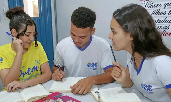 Estudantes já podem pedir isenção da taxa de inscrição do Enem 2023; saiba quem tem direito