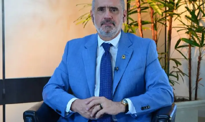 Ex-secretário Edgar Tollini é alvo de operação da PF por supostos uso pessoal de aeronaves contratadas pelo governo e cobrança de propina