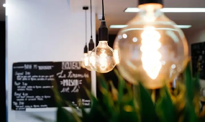 Fim de tarifa extra na conta de luz deve aliviar bolso dos brasileiros em torno de 20%