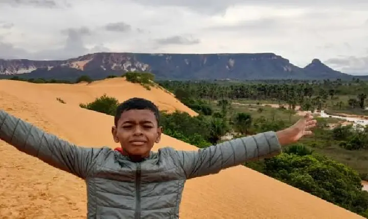 Garoto de 12 anos passa em concurso público no Tocantins e surpreende amigos e familiares