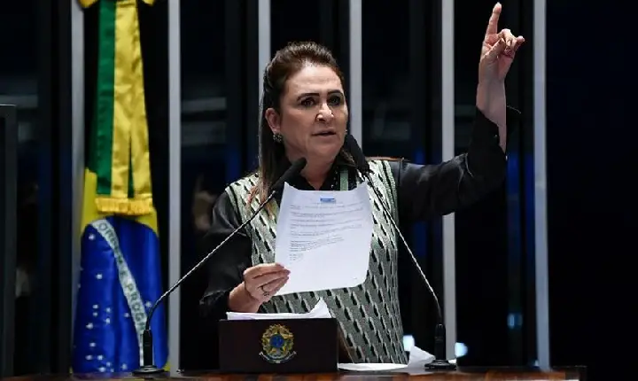 Kátia se despede do Senado após 16 anos, faz balanço de mandatos e defende democracia