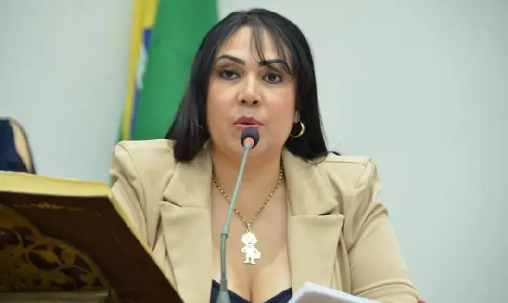 Liderando pesquisas, Janad já incomoda adversários e entra na mira do jogo político em Palmas