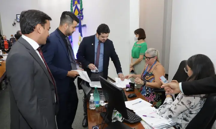 LOA de 2023 é protocolada na Assembleia; Executivo fica com 86,5% dos R$ 12,8 bilhões orçados