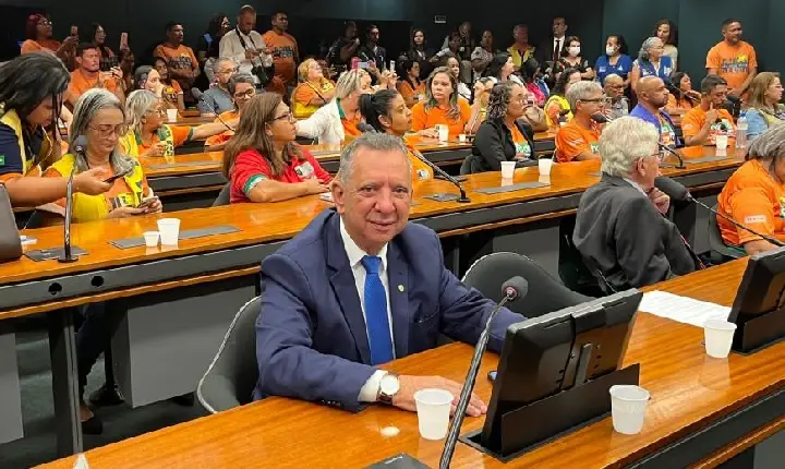 Na Câmara, Andrade defende pagamento do piso salarial para agentes comunitários