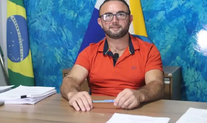 Prefeito tem 90 dias para exonerar todos os parentes e filha do presidente da Câmara