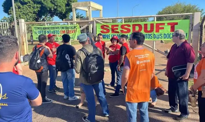 Servidores da UFT entram em greve e fecham portões no campus de Palmas