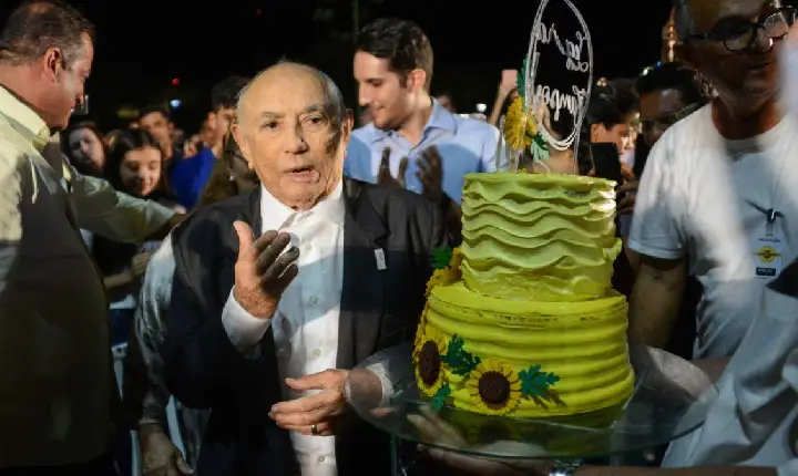 Siqueira recebe sonda para dissolver fecaloma e evitar cirurgia; família comemora sinal de progresso