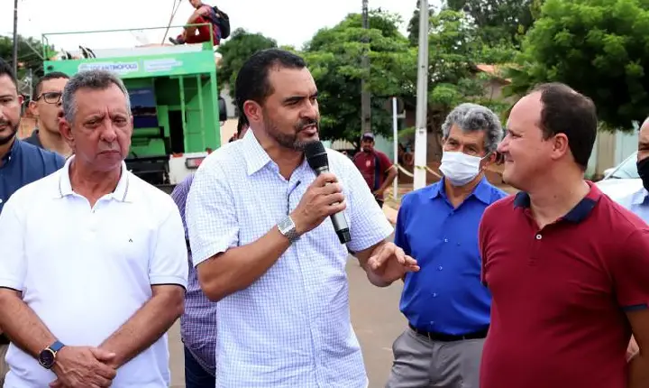 Wanderlei autoriza repasse de 4 parcelas de R$ 750 mil para asfalto em várias cidades