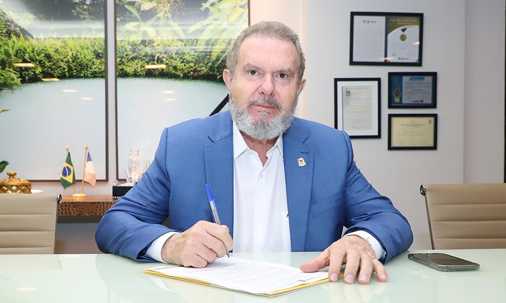 Carlesse pede à comissão da Assembleia esclarecimentos sobre rito e suspensão do processo de impeachment