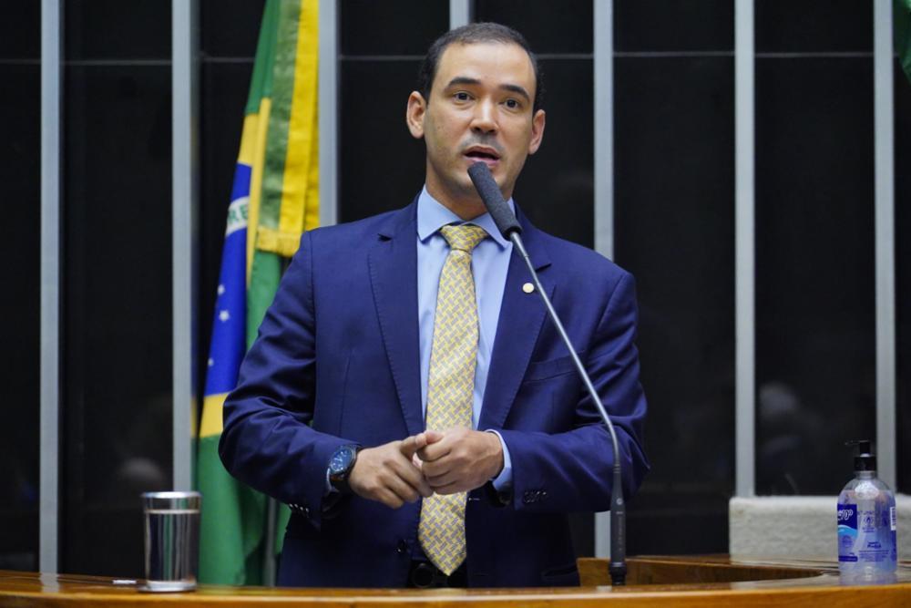 TSE autoriza Vicentinho Jr a se desfiliar do PL sem perda de mandato; ação revela relação turbulenta de deputado com partido