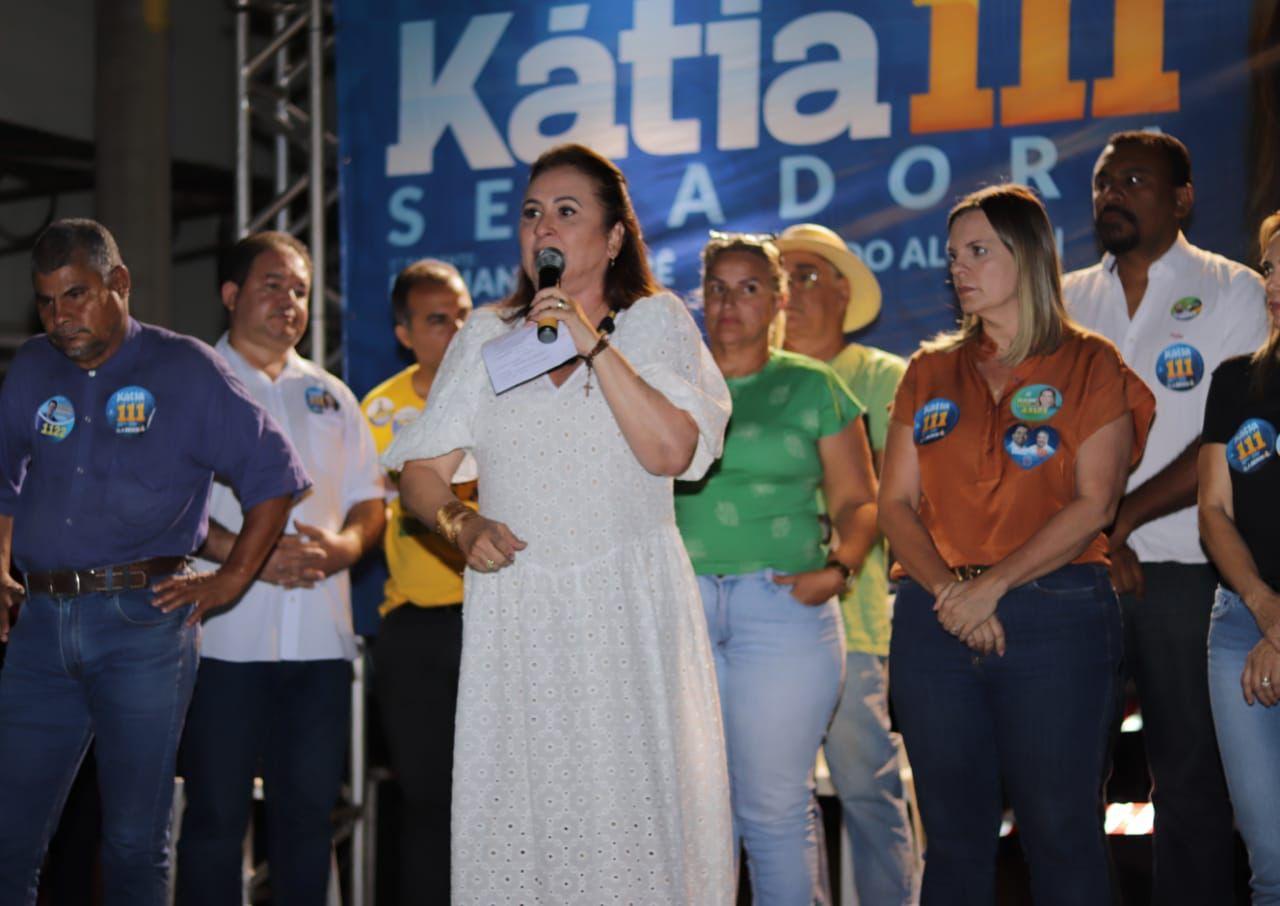 Com filho candidato, Kátia volta a garantir independência na disputa pelo Palácio