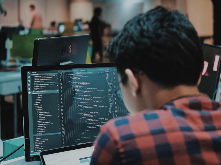 Faculdade XP abre 400 vagas para três cursos superiores na área de Tecnologia 100% gratuitos