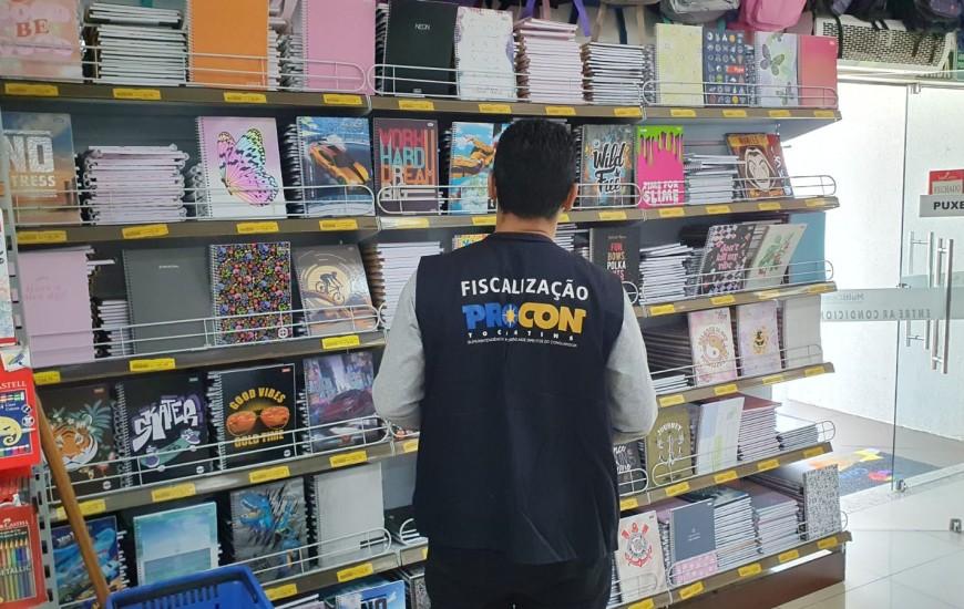 Pesquisa do Procon aponta variação de mais de 160% em materiais escolares na Capital