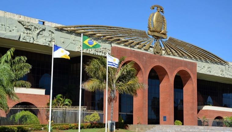 Governo nomeia 14 secretários, assessor, presidentes e vice de autarquias