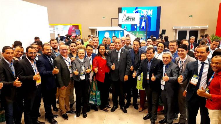 ATM monta stand na marcha dos prefeitos e recebe visita de autoridades de todo o Brasil