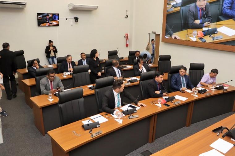 Em votação secreta, vereadores mantêm veto a projeto que proibia linguagem neutra em Palmas