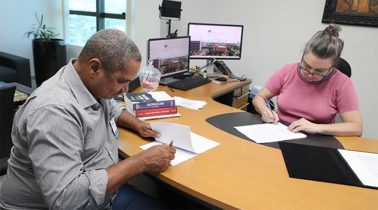 Prefeito assina termo no TCE/TO para sanar problemas em escolas municipais de Santa Rosa