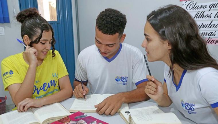 Estudantes já podem pedir isenção da taxa de inscrição do Enem 2023; saiba quem tem direito
