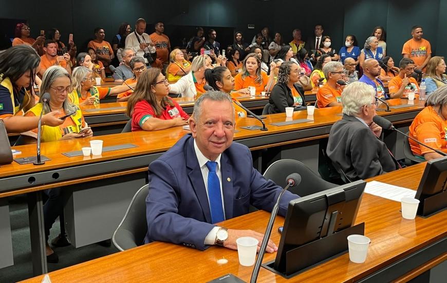 Na Câmara, Andrade defende pagamento do piso salarial para agentes comunitários