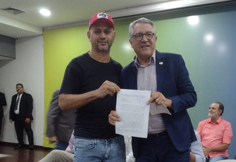 Alexandre Padilha recebe apelo de 20 entidades para barrar projeto de Gomes que prevê transferência de terras da União para o Estado
